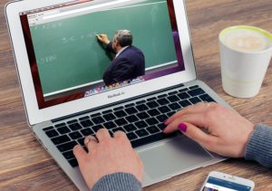 Read more about the article Taking Online Courses: Will It Benefit Students?